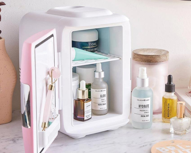 Hè đến chị em sắm tủ lạnh mini đựng mỹ phẩm cho đảm bảo, giá chỉ vài trăm không đắt tẹo nào