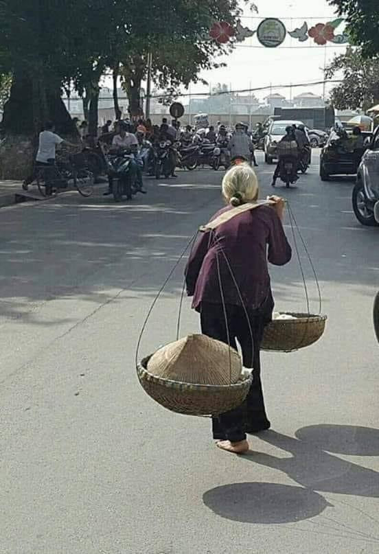 DÁNG MẸ