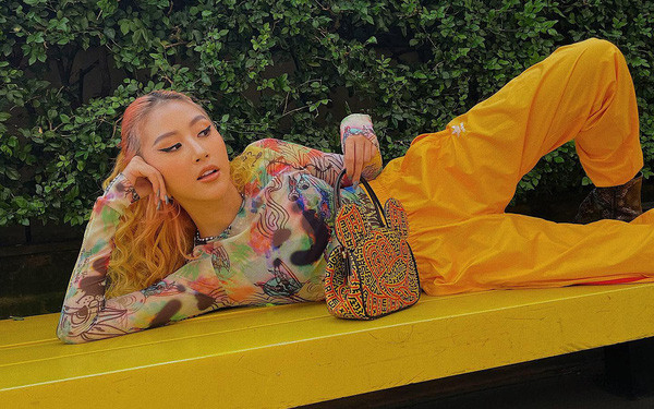 Quỳnh Anh Shyn khoe chiến tích mua hàng lần đầu trên Shopee: Toàn đồ "swag" mà giá rẻ hết nút