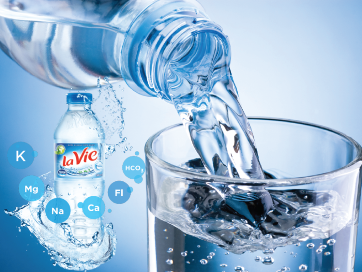 10 lợi ích tuyệt vời của việc uống nước khoáng