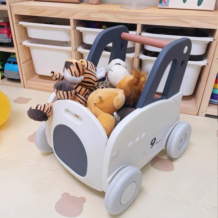 "Tiện Ích Và An Toàn: Những Lợi Ích Khi Sử Dụng Xe Đẩy Trẻ Em"