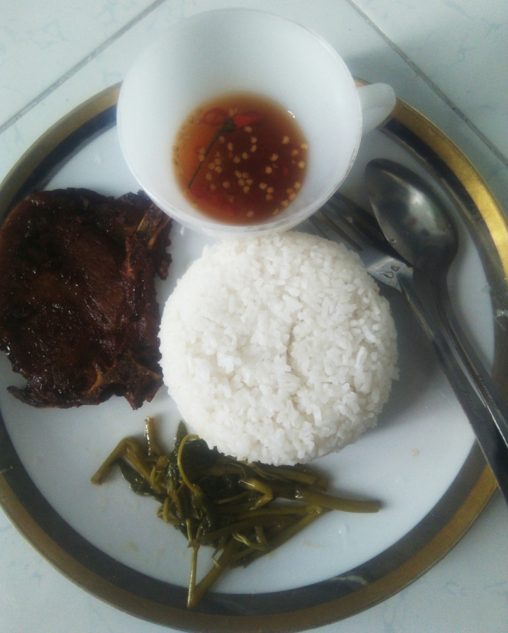 CƠM SƯỜN NGÀY MƯA DẦM☔