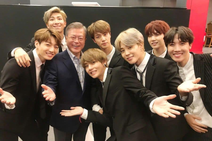 Đến Tổng thống Hàn Quốc cũng phải đích thân chúc mừng BTS với kỳ tích của nhóm tại AMAs vừa rồi