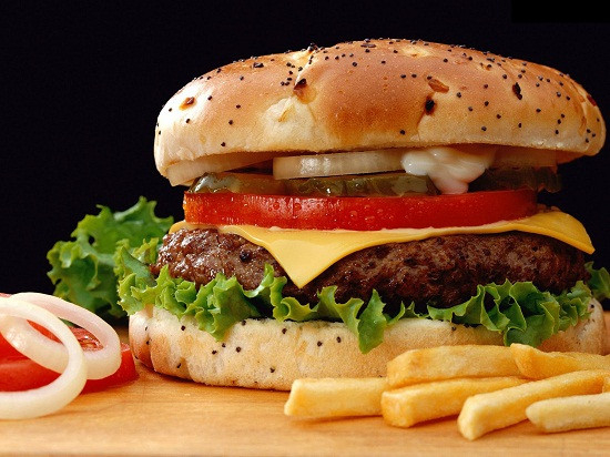 TOP 2 BƯỚC LÀM HAMBURGER THỊT BÒ ĐƠN GIẢN CHỈ VỚI 80.000đ