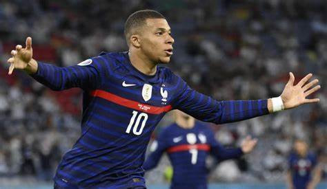 Kylian Mbappé – superstar in France’s “super gang - kgomezz