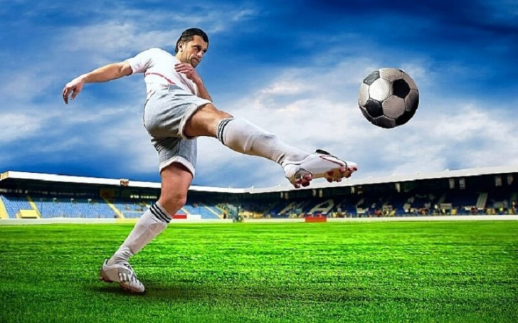 Mơ thấy đá bóng là điềm gì? Đánh con gì?