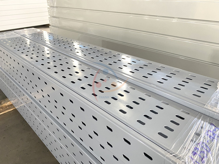 Máng cáp sơn tĩnh điện 150x100 sản xuất tại Thành Tiến