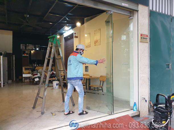 Chi tiết về sản phẩm cửa kính cường lực