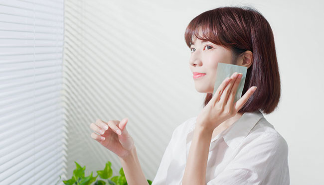 Bỏ túi mẹo chọn giấy thấm dầu phù hợp với làn da
