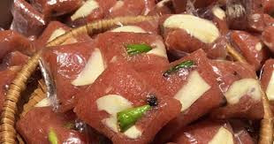 Nem Lai Vung: Sự Hòa Quyện Của Nếp, Thịt và Gia Vị