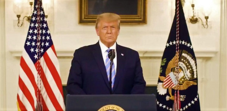 Lo sợ “đêm dài lắm mộng”, Twitter xóa tài khoản của TT Trump